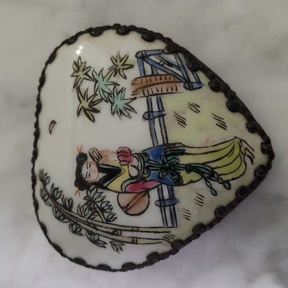 Small heart shaped oriental trinket box - Picture 4 of 7